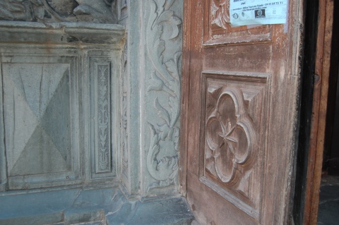 Door, Tende church