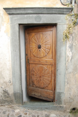 Door in Tende